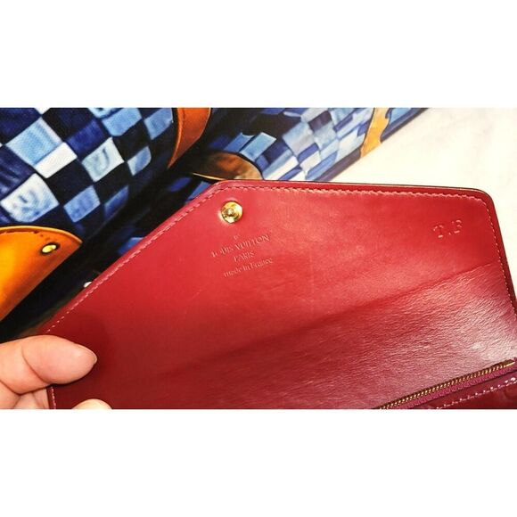Louis Vuitton Cerise Monogram Vernis Sarah Wallet - Picture 9 of 12